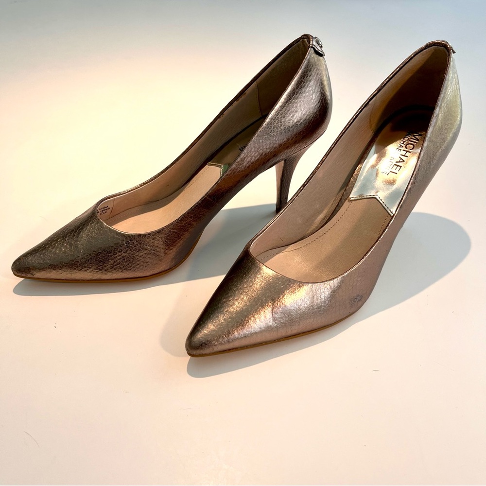 Pumps by Michael Kors in Metallic Warm Pewter